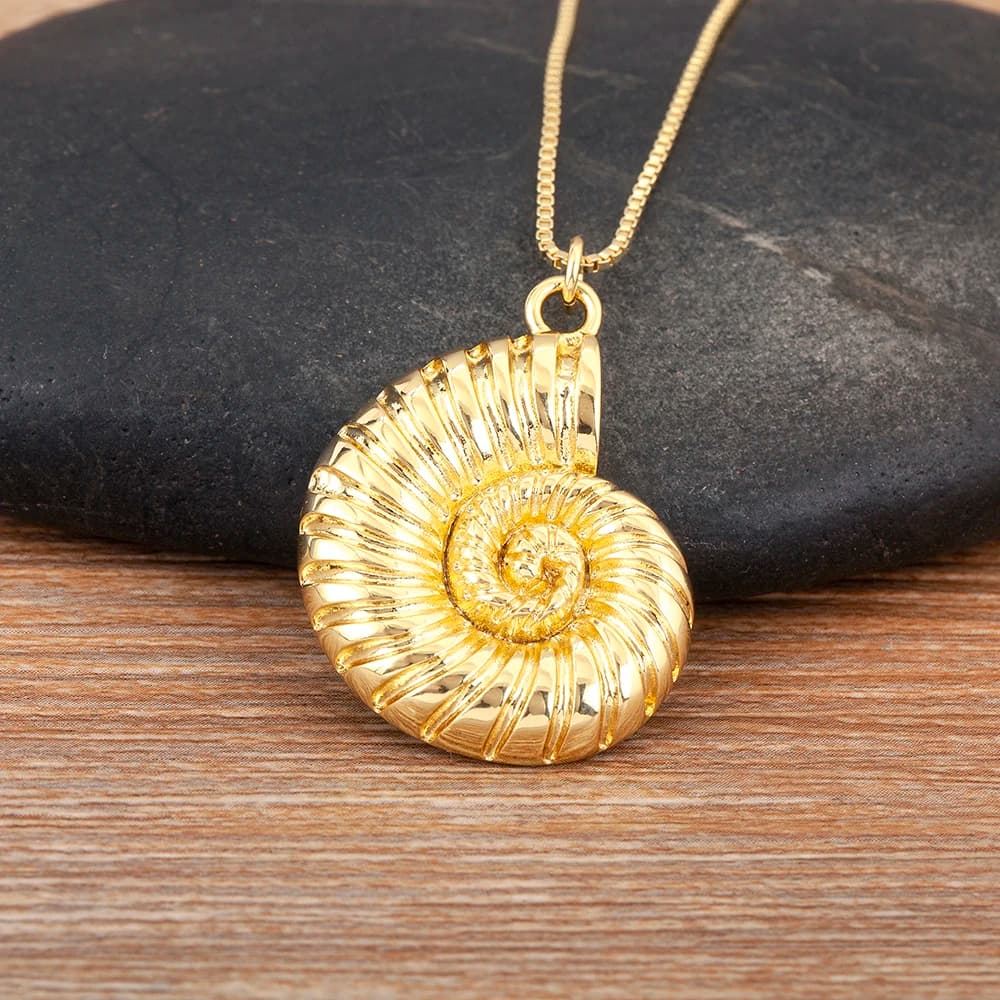 collier or femme manège à bijoux